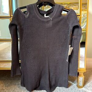 NWT Willow & Clay cold shoulder charcoal grey sweater. XS